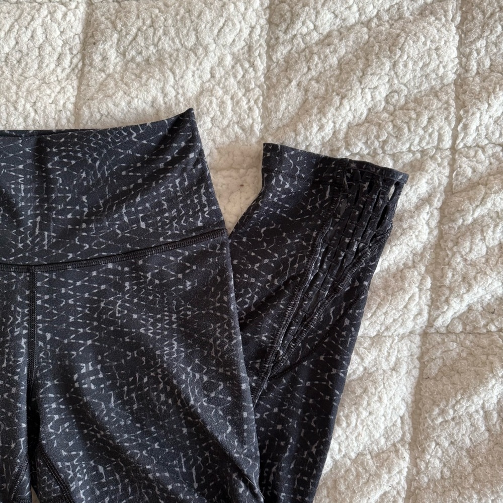 Lululemon True Self Crop II - Black and White Pattern - Picture 11 of 14